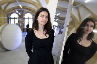 Le Centre d’art contemporain d’Yverdon-les-Bains (CACY) propose "Purity", une installation immersive comprenant des sculptures en métal et en céramique d'Anita Mucolli, artiste bâloise d'origine kosovare. KEYSTONE/LAURENT GILLIERON